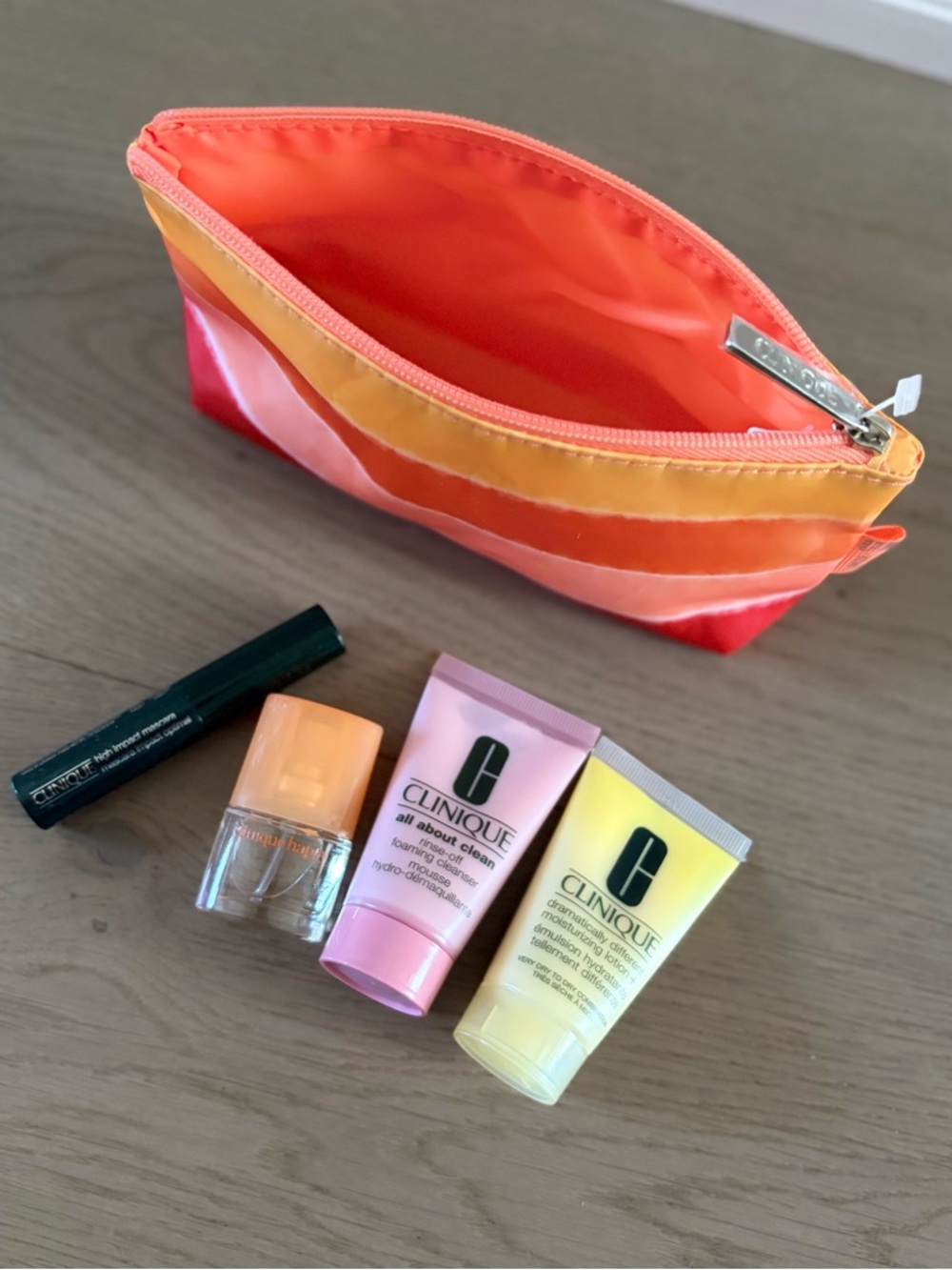 NWT CLINIQUE 5 piece Mini Skincare Set with Cosmetic Bag - Picture 2 of 5
